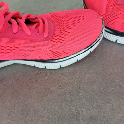 Skechers athletic shoes used, size 40, red