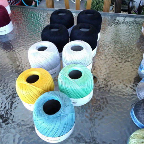 Performance knitting threads new, 26 cotton balls
