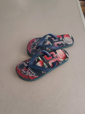 Children's flip-flop sandals used, size 32, blue with Formula Race design