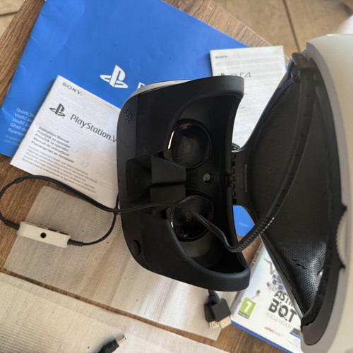 PlayStation VR (PS VR1) like new with Camera and Astro Bot game