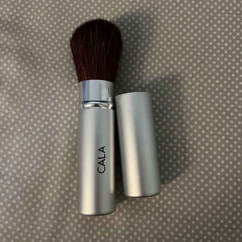 Powder makeup brush used with high-quality bristles
