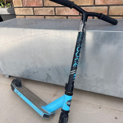 Madd Gear Carve Rookie Freestyle Scooter used, ages 4-7 with helmet gift