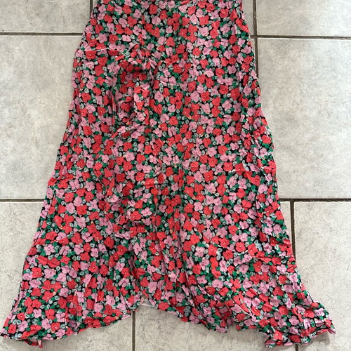 Bershka skirt like new, size XS, with side slit
