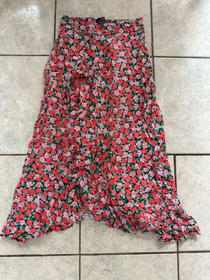 Bershka skirt like new, size XS, with side slit