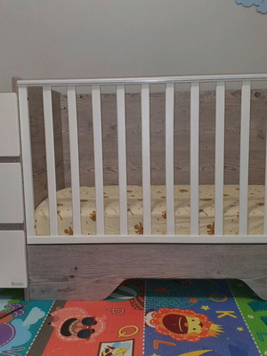 Casa Baby Convertible Baby Cot like new with changing table and mattress