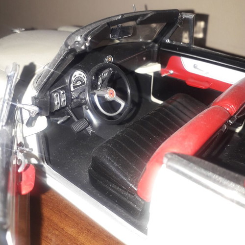 Ford 1953 Crestliner Sunliner 1/18 model car