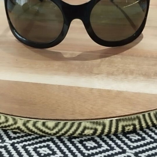Gucci sunglasses used, black with excellent lens