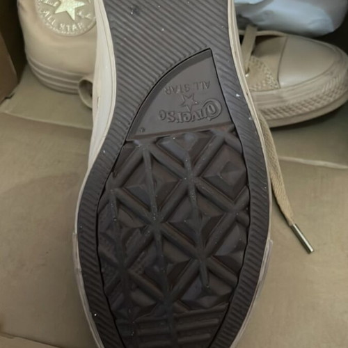 Converse beige boots with gold detail like new