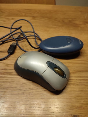 Microsoft wireless mouse used, works with 2 AA batteries, USB