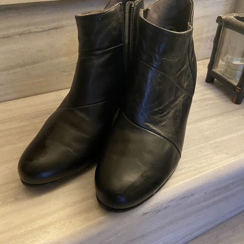 Leather ankle boots A.L.E. like new, black, size 41