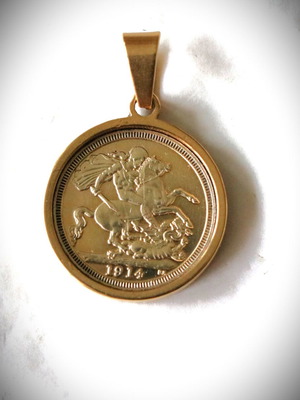 Pendant necklace English gold-plated George coin in wreath case new