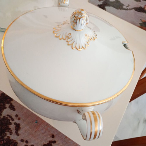 Noritake set of 26 plates and pot like new