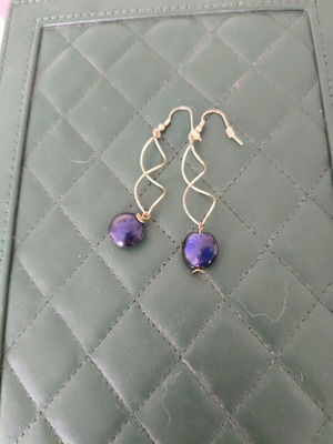 Dangling blue earrings like new with gold details