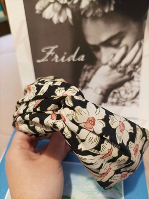 Vintage hairband used with floral pattern