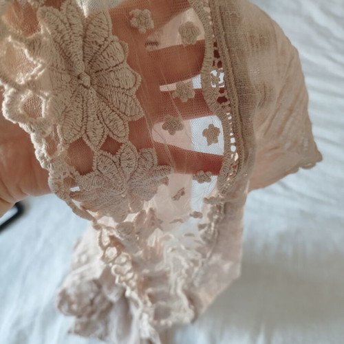 Beige cotton scarf with lace