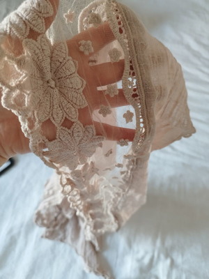 Beige cotton scarf with lace