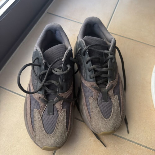 Yeezy 700 sneakers size 42 like new, grey Adidas