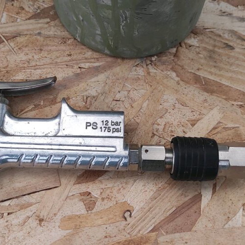 Airbrush set like new, with one unused gun