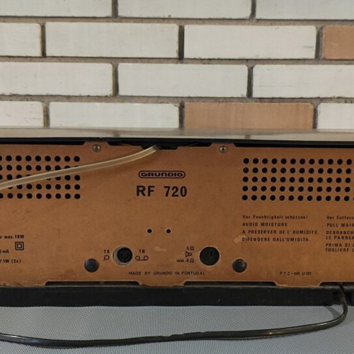Vintage Grundig RF 720 radio used with wood effect plastic case