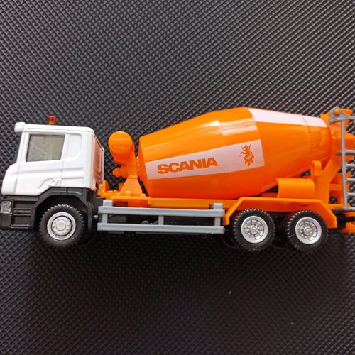 Scania cement mixer toy like new, size 14x5cm