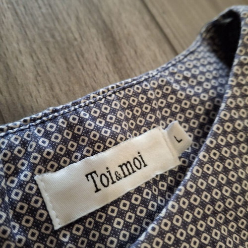 Toi & Moi dress size L with ruffles like new, blue and white pattern