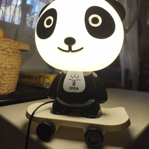 Children's panda table lamp