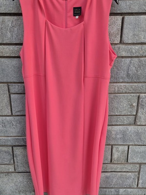 Women's formal dress, emerald sleeveless, straight fit
