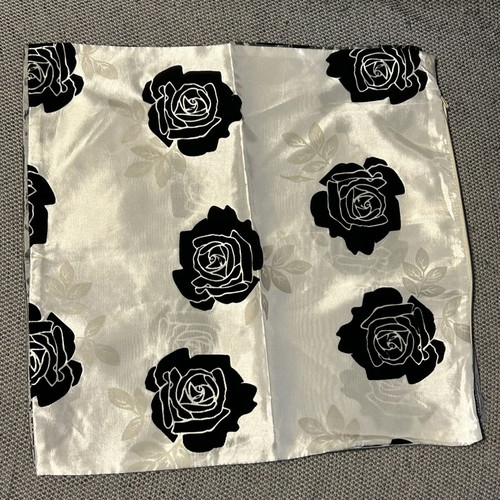 Decorative pillows set of three like new, 44x44 cm, two white one gray