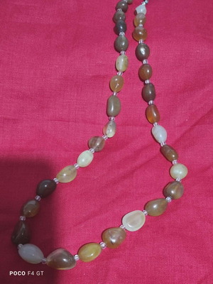 Necklace with agates like new in beige, brown and yellow