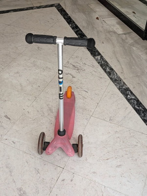Παιδικά πατίνια μεταχειρισμένα, 3 τεμάχια, 2 Micro και 1 Hudora