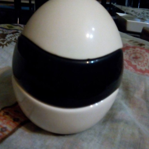 Porcelain coup and salt shaker with spherical jar new from England