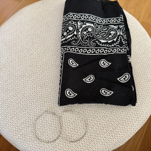 Scarf with gift hoop earrings like new
