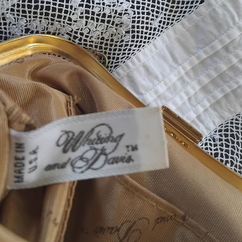 Vintage Whiting & Davis Evening Clutch bag like new, gold metal mesh