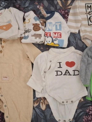 Baby clothes pack 1-3 months like new, 8 long-sleeve bodysuits and 1 romper