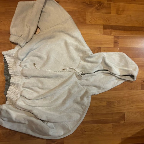 White Toi&Moi hoodie used like new, warm