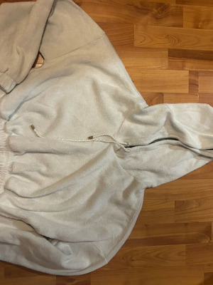 White Toi&Moi hoodie used like new, warm