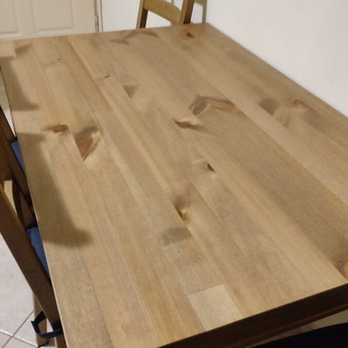 IKEA kitchen table with 4 chairs like new, cushions included