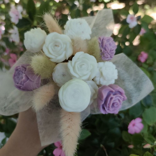 Wax Melts bouquet in porcelain jar, new, soy wax with Cashmere Kush scent