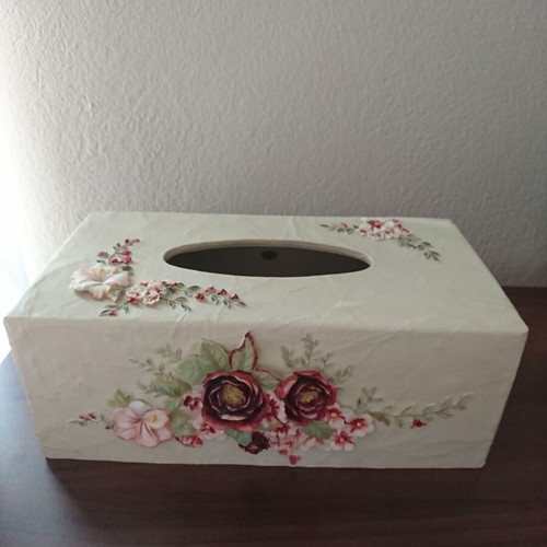 Tissue box like new with embossed flowers 27×10