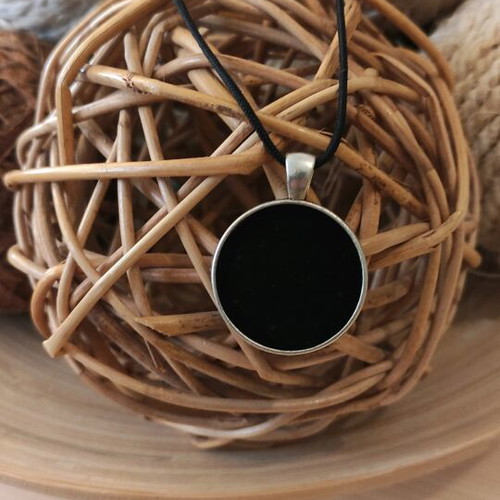 Pendant new black brass with liquid enamel