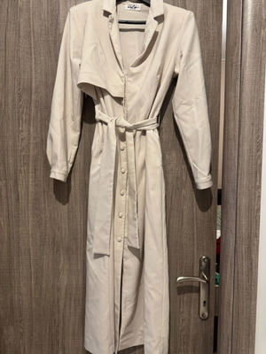 Chaton dress XS vanilla like new with shoulder pads