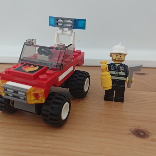 Lego Fire Car City 7241-1 like new without instructions and box