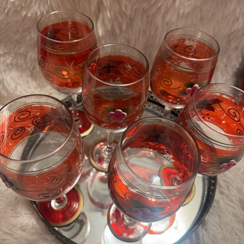 Venetian stemmed glasses like new, set of 6 with red design