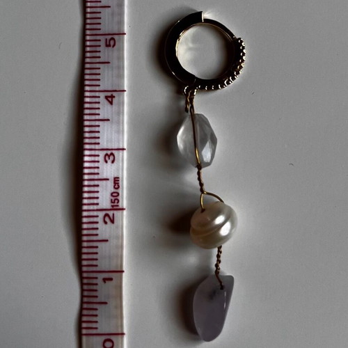Single hoop earring used with pearl and multicolored stones gold-tone