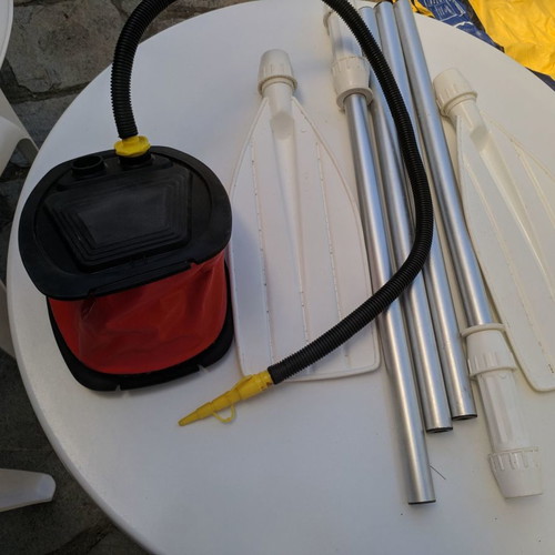 Inflatable boat used for 2 persons with aluminum oars