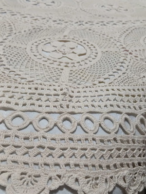 Machine lace round tablecloth 1.80 m, unused