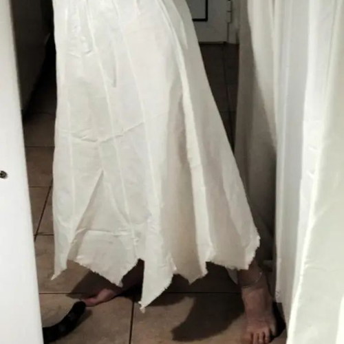 White midi fairy skirt like new with asymmetrical hem