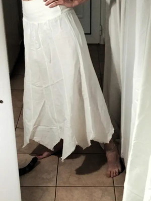 White midi fairy skirt like new with asymmetrical hem