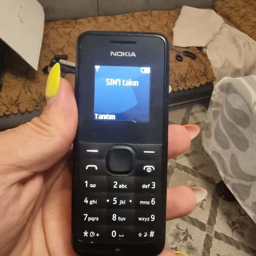 Nokia 105 mobile phone, black