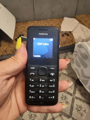 Nokia 105 mobile phone, black